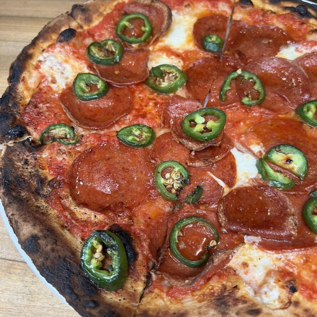 All signs point to pizza. ➡️🍕