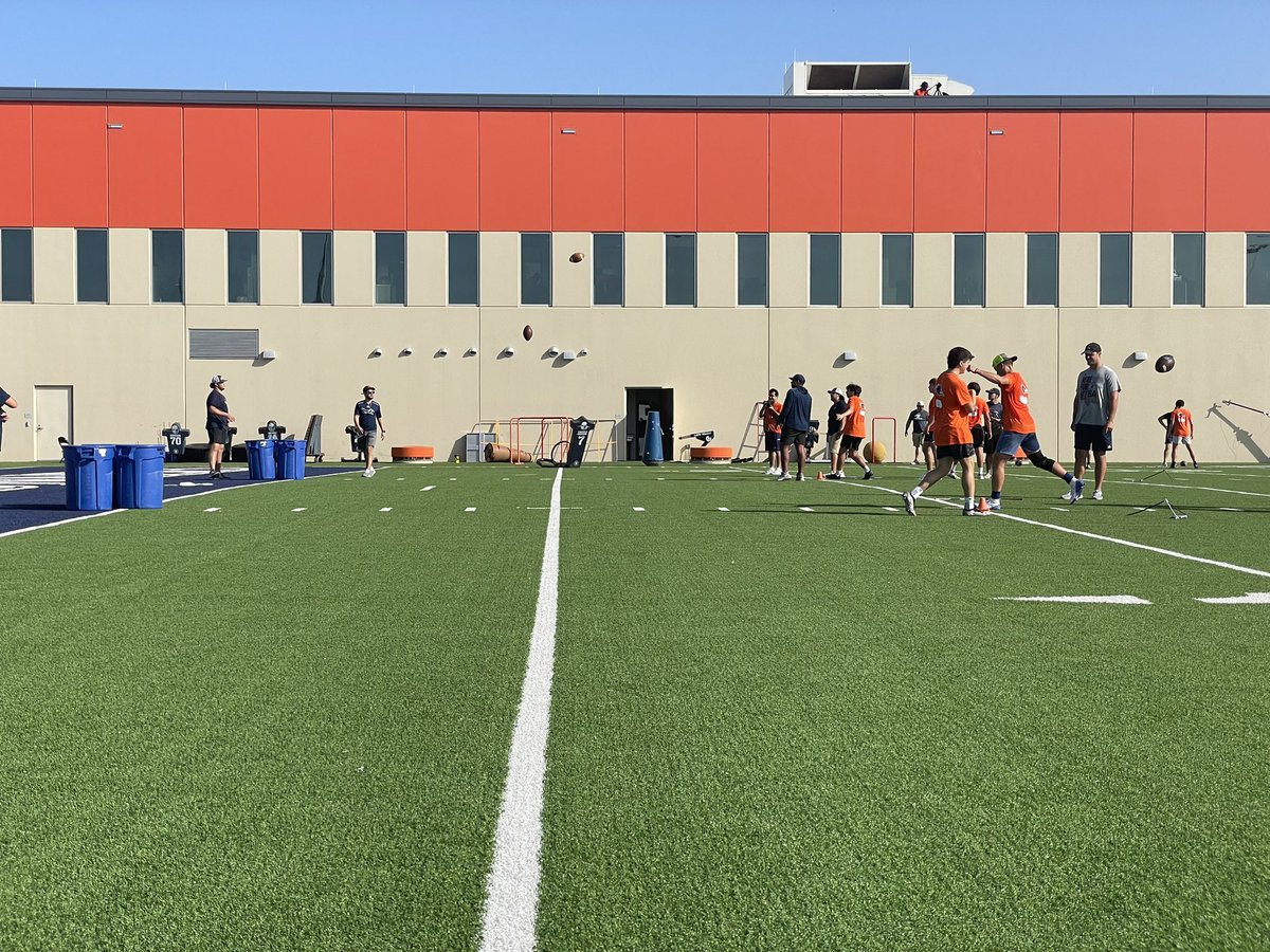 FORD_TOUGH27's tweet photo. @TateSandell1 @CoachTraylor @UTSAFTBL @CoachBrownUTSA 
Had an Amazing time and an amazing experience yesterday at UTSA. Just want to thank Coach Taylor and Coach Brown and the rest of the coaching staff for the opportunity to come to their camp and thank you to Mr. Tate Sandell. https://t.co/sEtFSHZcS3