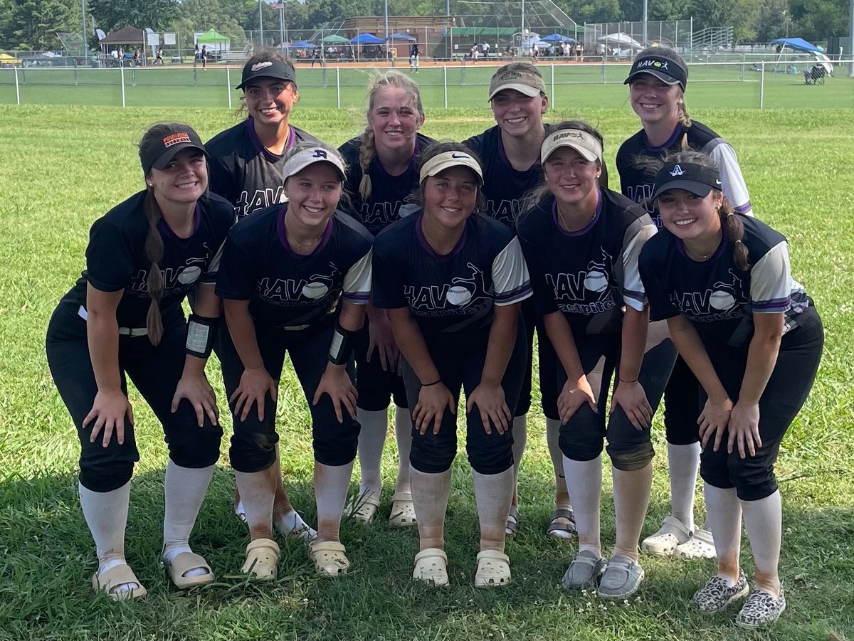 HavokWhitt's tweet photo. Absolutely ❤️ this group of girls!
All heart give you everything they got and are all about the team and supporting each other! #TEAMFIRST #FAMILY https://t.co/7jgznCAdsM