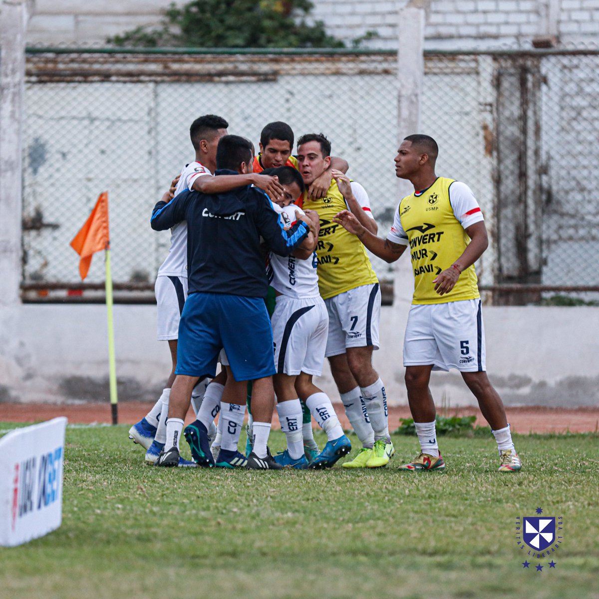 Club_USMP's tweet photo. El primer gol y de muchos que se vienen ⚽🤍

Vamos Austing 💪🏻

#VamosSantos #FuriaSanta https://t.co/mUAP0H3sqx