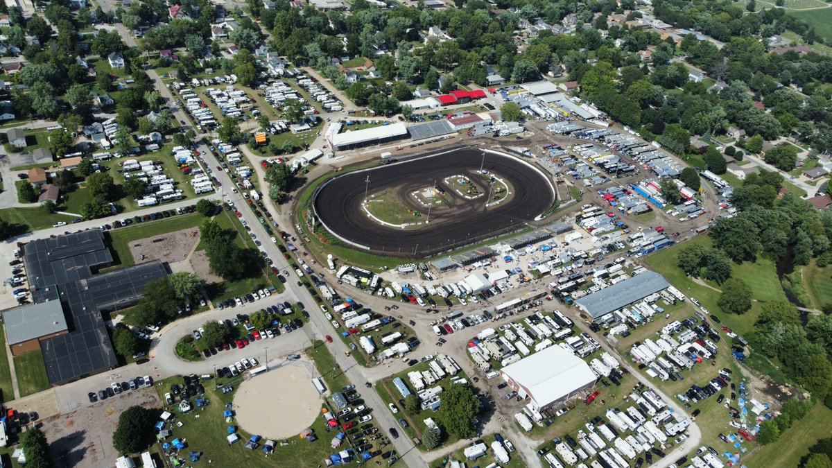 Hey Redbird fans, we are posting up here at #FALS in Fairbury, IL for the Prairie Dirt Classic. What a scene! Only 30 minutes from Bloomington-Normal. Big night of dirt track racing ahead tonight!