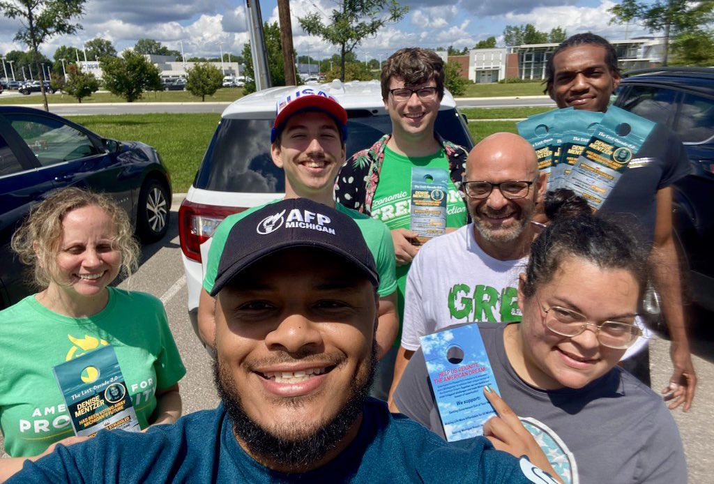 AFPMichigan's tweet image. A fantastic Saturday on our #NationalDayOfAction! Our team of volunteers and activists were talking with #Michiganders about how @AFPhq is leading the way to #ReigniteTheAmericanDream!

We knocked on over 1600 doors and made over 4300 phone calls on how #ProsperityIsPossible! 🇺🇸