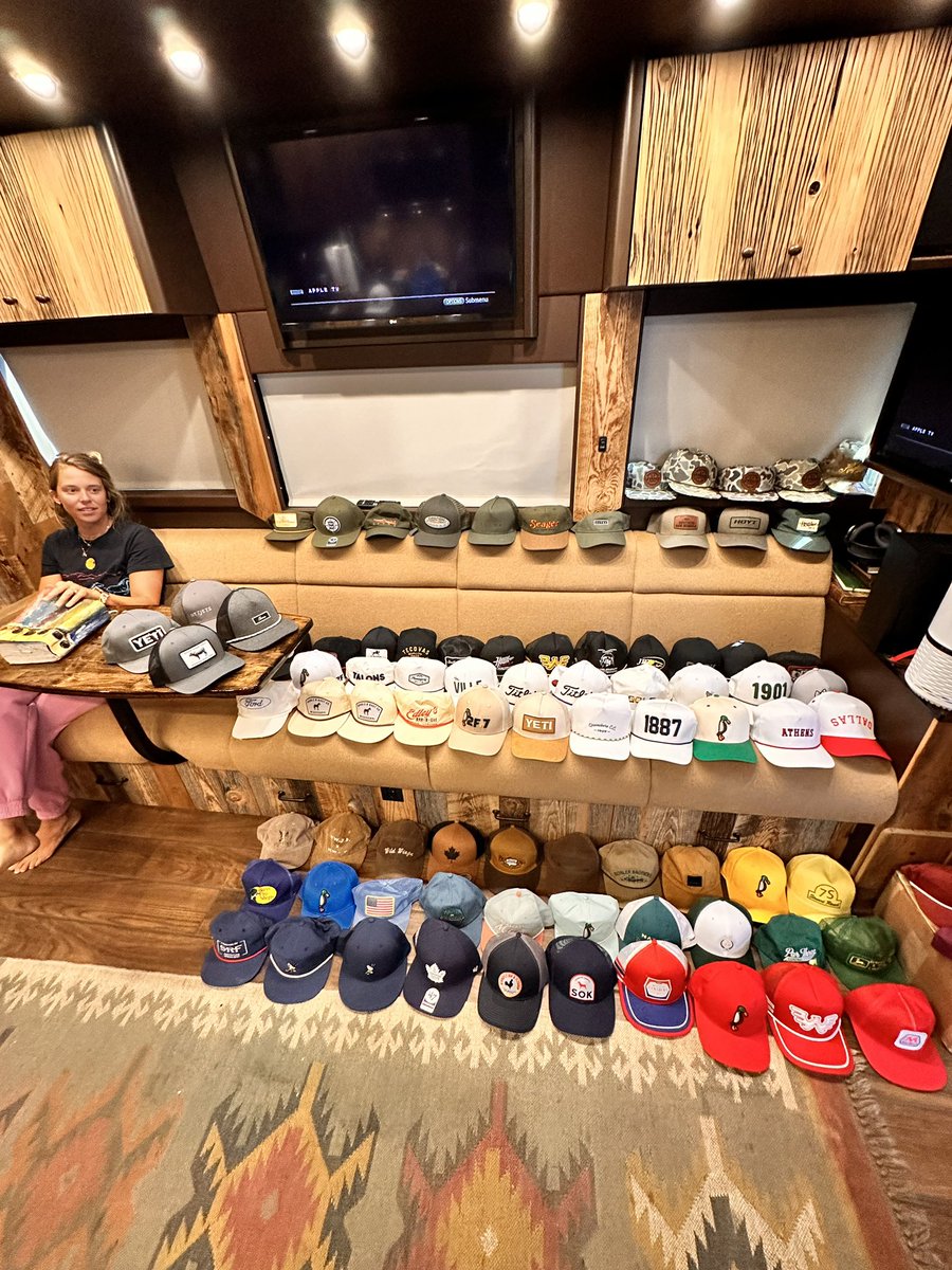 ThomasRhett's tweet photo. Left for 2 hours. Lauren went to town sorting my hats on the bus. Anyone else do this?? https://t.co/K2vxtZZxxU