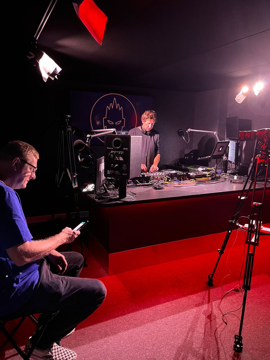 Had fun hosting a show on KoolFm last night! Looking forward to doing it again. Archive should be up soon. Lots of unreleased exclusives!