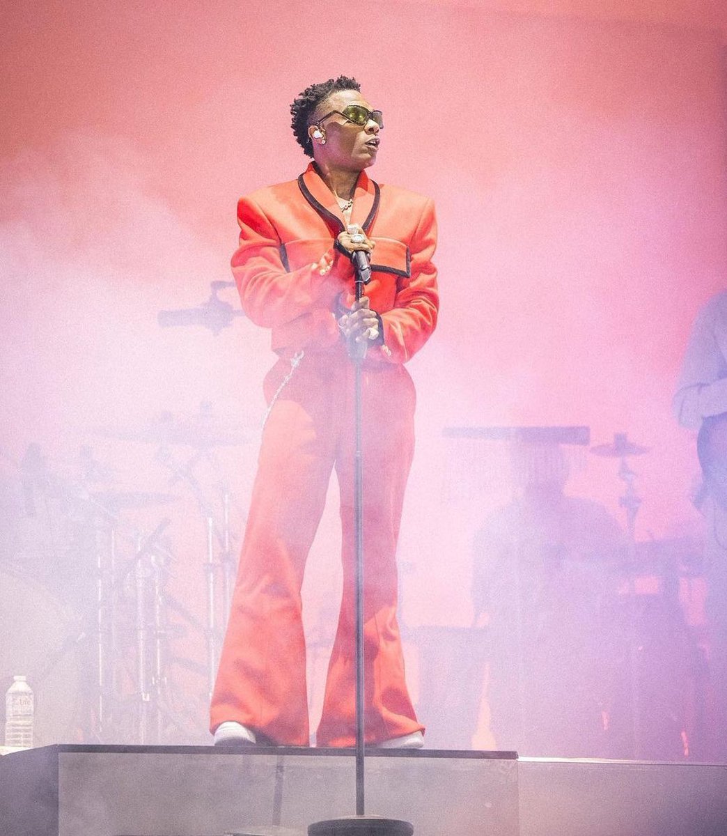 OGSam06's tweet image. #WizkidxTottehamStadium
Wizkid sold out 80,000 capacity Tottenham Stadium, London🦅❤️
Once you big! You big forget!🤹🏽

Most decorated artist I ever met in my life nah BIG WIZ 🦅