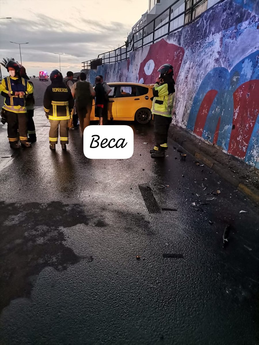 BECA15_ARICA's tweet image. *#MINUTOS ATRAS*
EN ARICA SALE UN LLAMADO A RESCATE VEHICULAR EN AVENIDA COSTANERA SUR CON AVENIDA COMANDANTE SAN MARTIN PERSONAL DE LA 1RA Y 5TA CIA 3N EL LUGAR 
SE TRATO CHOQUE FRONTAL DE VEHICULO CONTRA MURO, DOS OCUPANTES FUERON  ATENDIDOS POR PERSONAL DE SAMU Y BOMBEROS