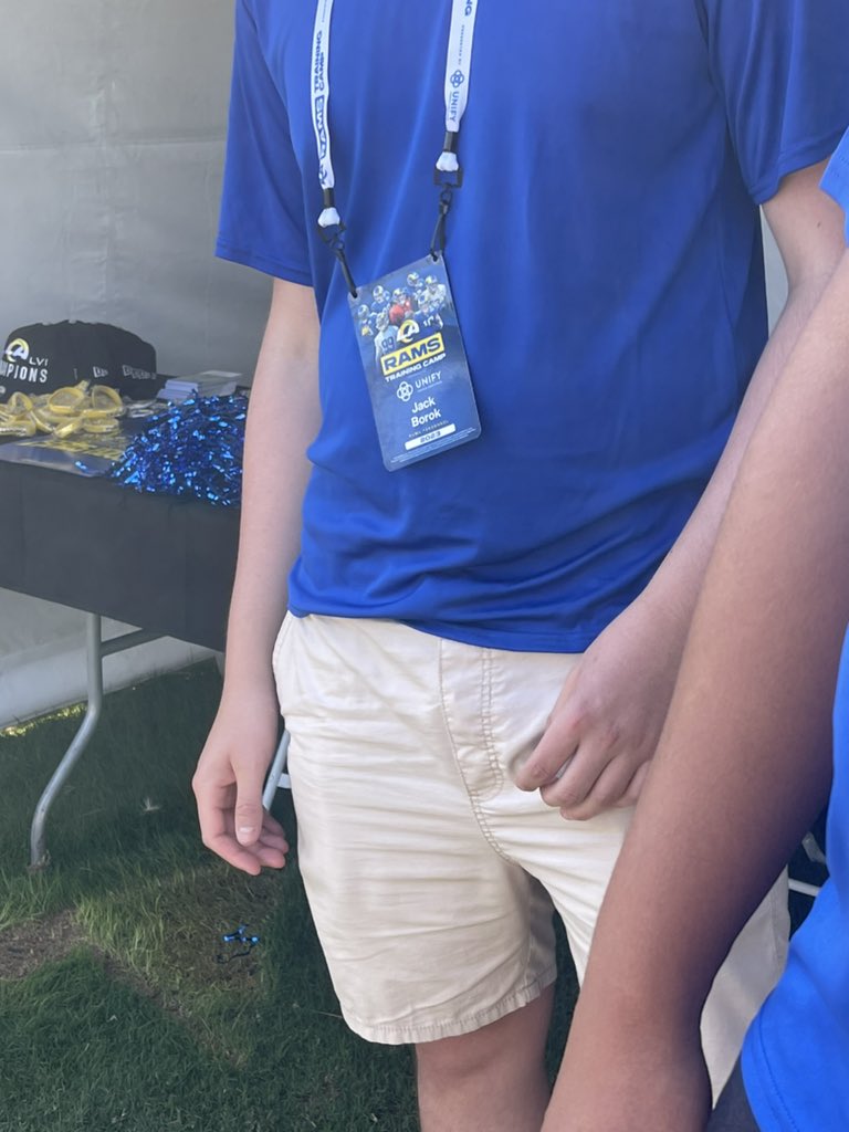 jnygirl717's tweet image. #RamsCamp #Ramstrainingcamp#Ramcustomerservice. #Rams2023#Crawford field 1st day of public training camp and we have been discriminated against at the Kidzone. 🤦🏾‍♀️He lands on rampage choice. Just like 4 non black kids before him. They get hats and he gets sunglasses.😡Hats left.