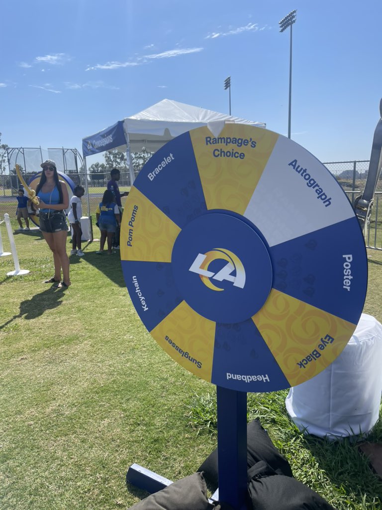 jnygirl717's tweet image. #RamsCamp #Ramstrainingcamp#Ramcustomerservice. #Rams2023#Crawford field 1st day of public training camp and we have been discriminated against at the Kidzone. 🤦🏾‍♀️He lands on rampage choice. Just like 4 non black kids before him. They get hats and he gets sunglasses.😡Hats left.