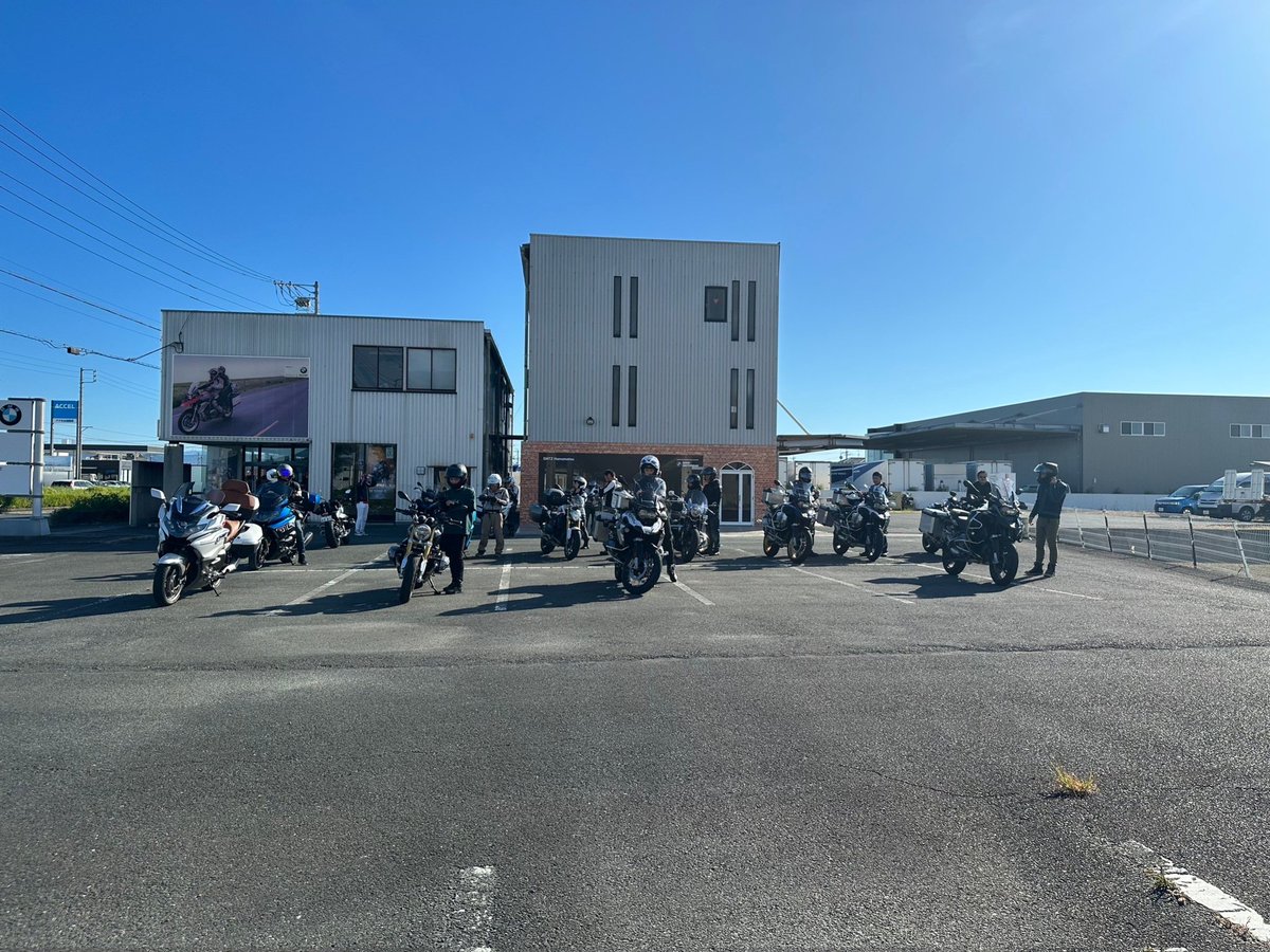 BMWMOTORRADDATZ's tweet photo. 本日ツーリング。
予定通り出発しました🏍️💨
#datz #datzhamamatsu #bmwmotorrad #ツーリング #ほうとう https://t.co/p82ZmcT78J