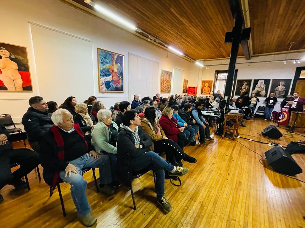 danieljadue's tweet photo. Celebramos en  #Pichilemu los 111 años del @PCdeChile en un acto muy emotivo, donde además se reconoció a las y los compañeros con más años de militancia en el comunal. Seguimos  levantando las banderas de Luis Emilio Recabarren y Gladys Marin! https://t.co/plbTaluaGH