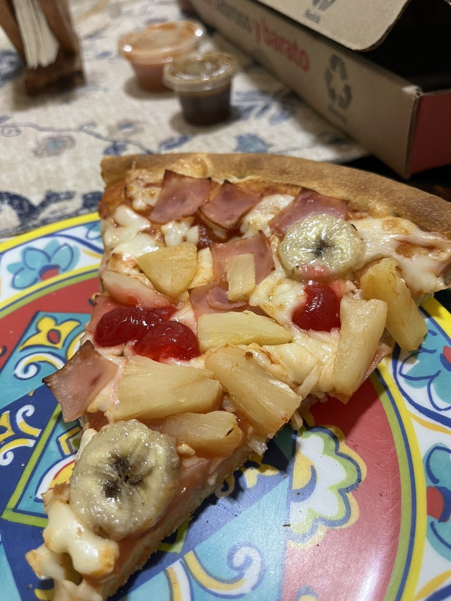DjNY's tweet photo. Pizza hawaiana estilo Culiacán 🍒🍌🍍 #pizzeta https://t.co/O24dBP1Xjf