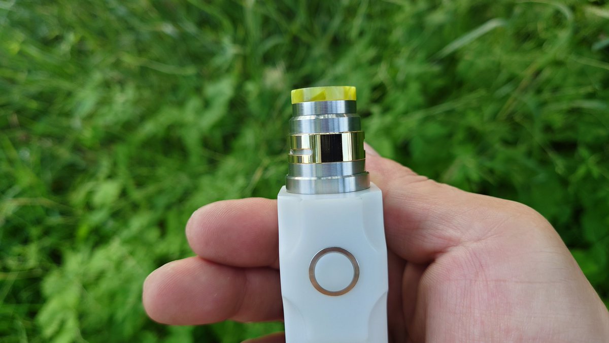 CebrjowHwScHCkj's tweet photo. 皆さんおはよっチェ😆👍今日も宜しくご安全に🙇💦#黒蛇 + #DamnVape #nitrousrda + #signaturetips 😋💦 #VAPE #vape好きな人と繋がりたい #VAPE好きと繋がりたい #VAPE初心者 #LovePinoyVapingGears #rvcc #BlackSerpentes Mini https://t.co/SmksPUjW9i