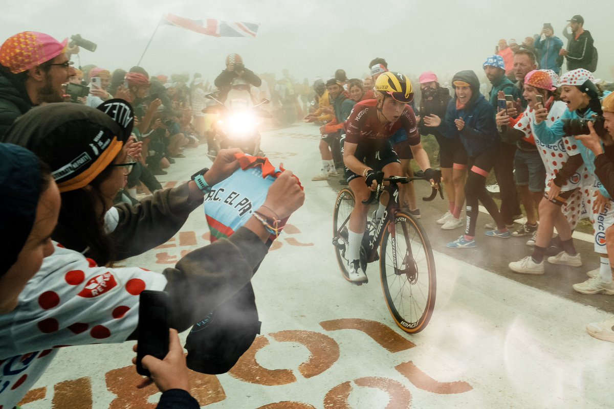 hardyccphotos's tweet photo. Women’s cycling is smashing it ! What a stage ! https://t.co/TI2U01xknb