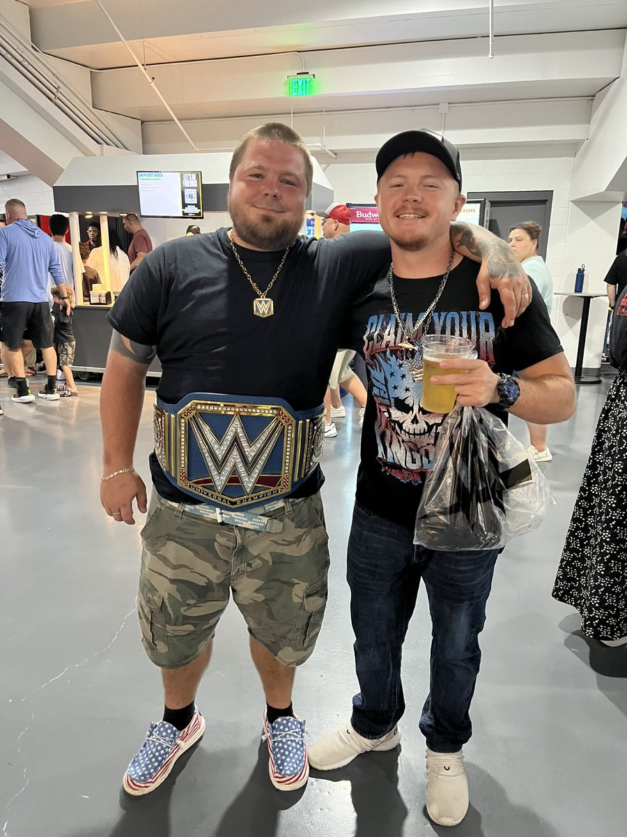 armfi9815's tweet photo. #WWEFortMyers https://t.co/O0ROOk10BJ