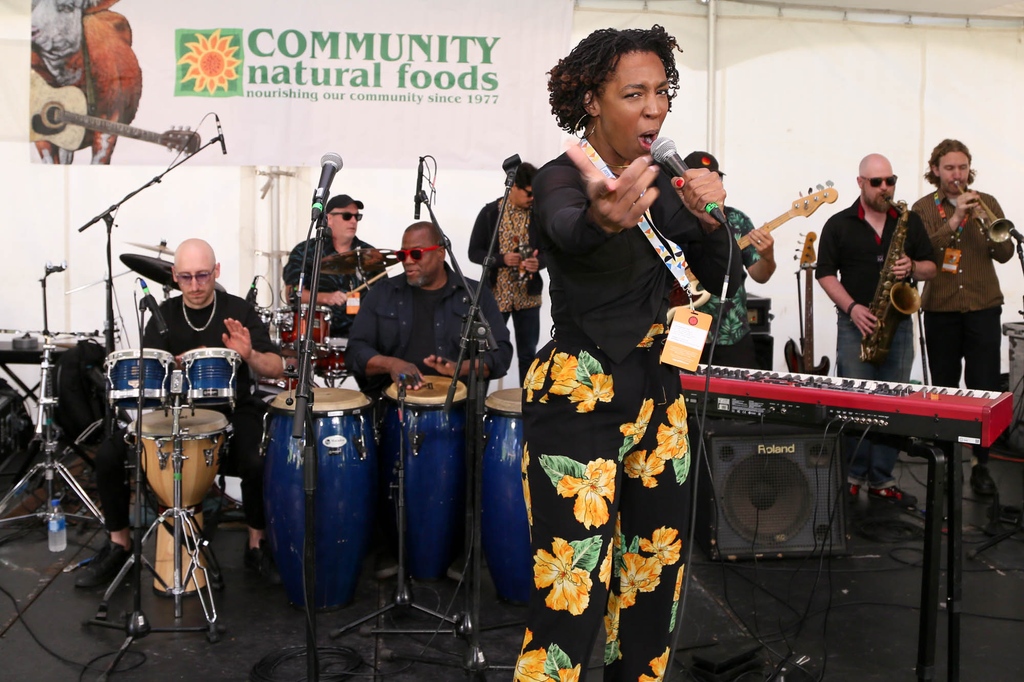 calgaryfolkfest's tweet photo. 🌶️🌶️🌶️

The Saturday sessions were sizzling this afternoon! 

📷️: Ron Sparrow

@mycnf
@MyLosForajidos
@soulmotivators
@majorloveband https://t.co/geFggHJu1a