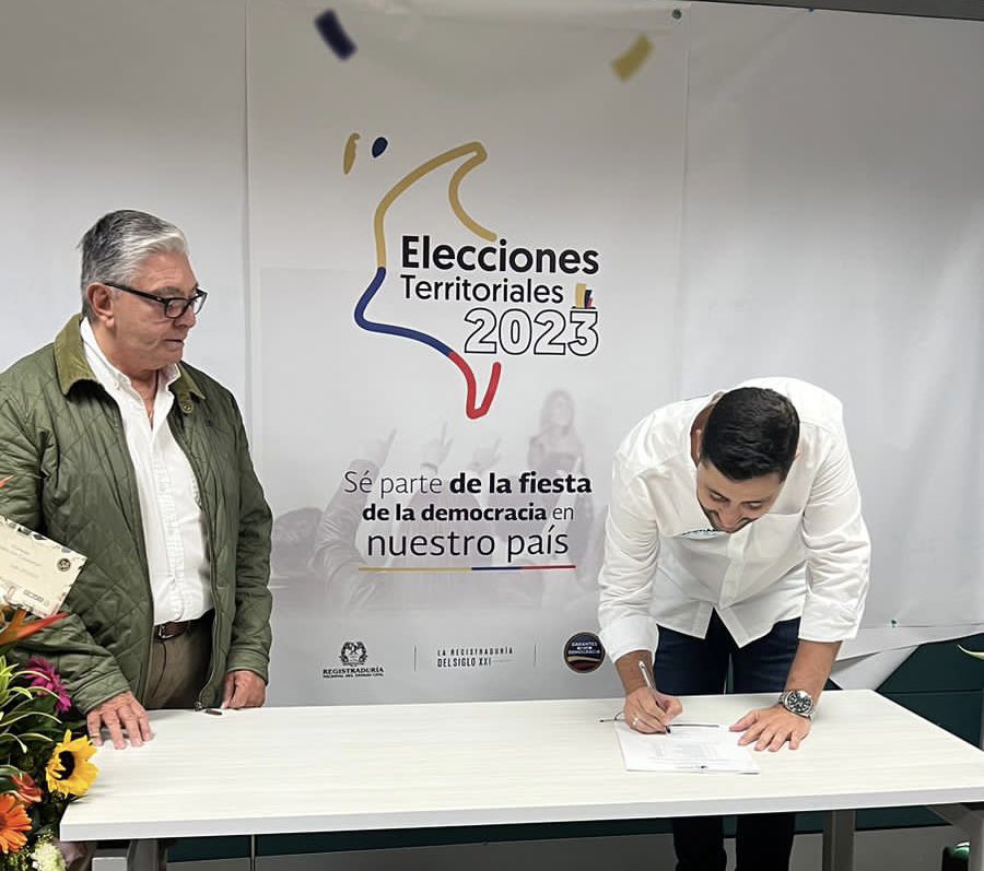 sebaslopezv's tweet photo. ¡Todo listo! Oficialmente soy el candidato al Concejo de Medellín por @CeDemocratico OPOSITOR a Daniel Quintero.
Vamos a recuperar a Medellín, sacar la corruptela en la que Quintero la tiene sumergida y a ganar la Alcaldía con Fico Gutiérrez.
Centro Democrático #2 al Concejo. https://t.co/ESW2RzkIR5