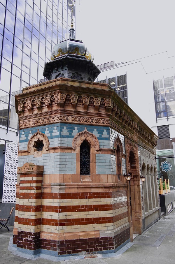 SAVE THE BISHOPSGATE BATHHOUSE!
spitalfieldslife.com/2023/07/30/at-…