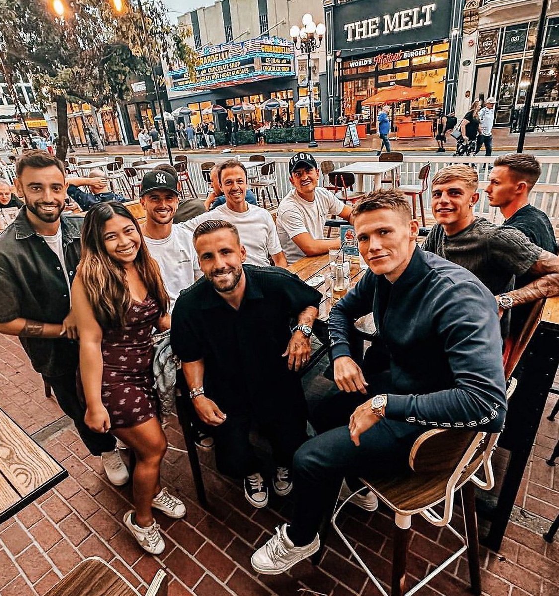 What a photo!! ❤️

But look at Henderson. 🤦