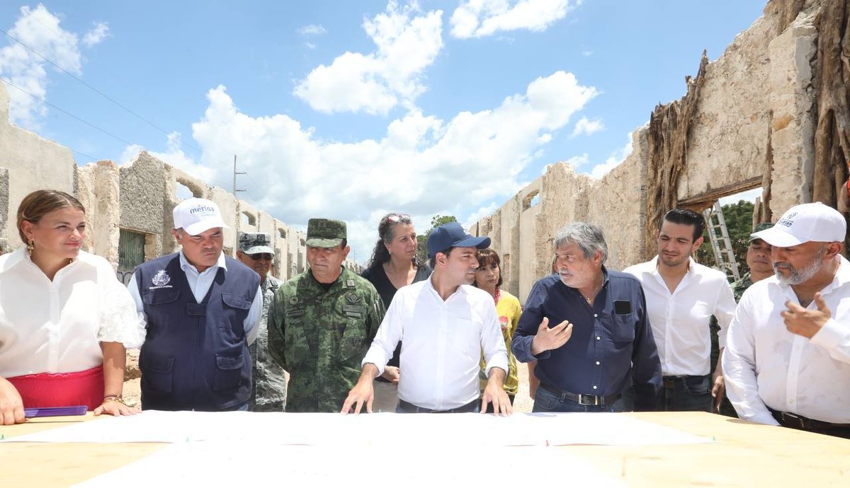 GobYucatan's tweet photo. El Gobernador @MauVila supervisó los trabajos de modernización de la Universidad de las Artes de Yucatán (@UNAYucatan), la escuela de artes más importante del sureste del país y una de las mejores de #México, con los que pasaremos de más de 400 alumnos a más de 700 con: (1/3) https://t.co/Mqg21JHgMv