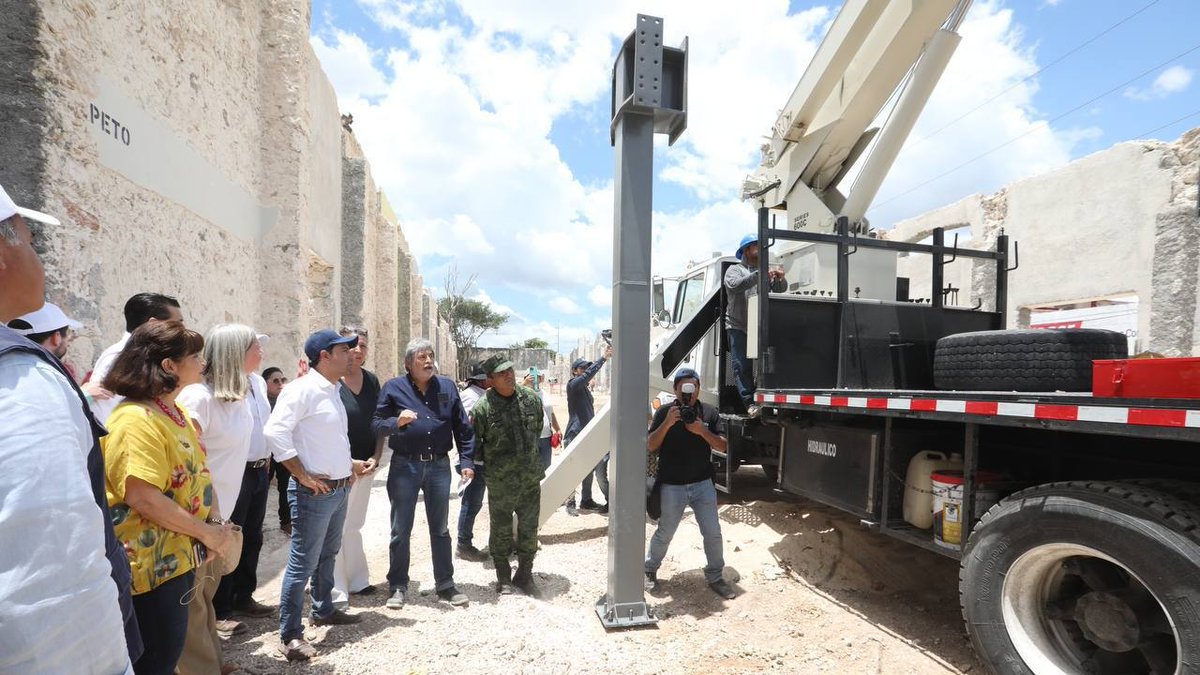 GobYucatan's tweet photo. El Gobernador @MauVila supervisó los trabajos de modernización de la Universidad de las Artes de Yucatán (@UNAYucatan), la escuela de artes más importante del sureste del país y una de las mejores de #México, con los que pasaremos de más de 400 alumnos a más de 700 con: (1/3) https://t.co/Mqg21JHgMv