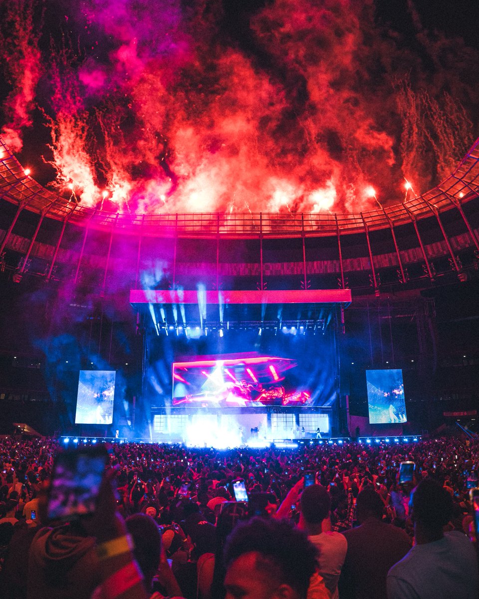 SpursStadium's tweet photo. 🎇 https://t.co/7OsK40KmA8