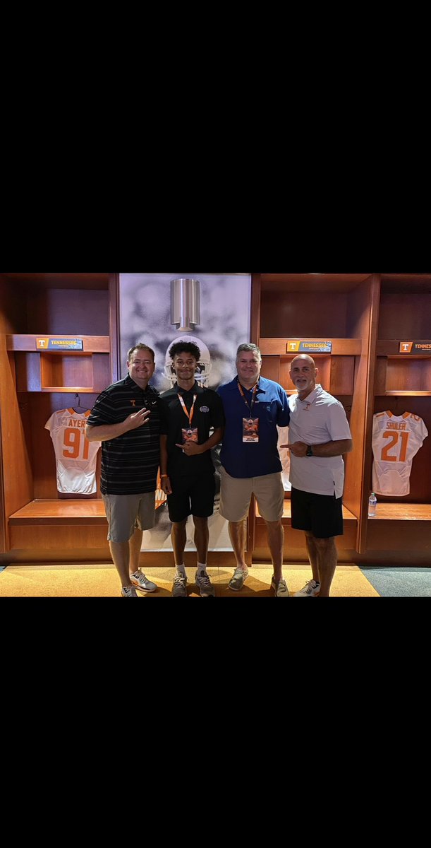 Extremely Blessed and Thankful to be able to enjoy an amazing visit today and meet some amazing people. @Vol_Football @coachlbailey @coachjoshheupel @ColemanMinnis @Coach_Nez_ @CoachET3 @CoachEkelerUT @lcmrfootball @ColinThompsonTU