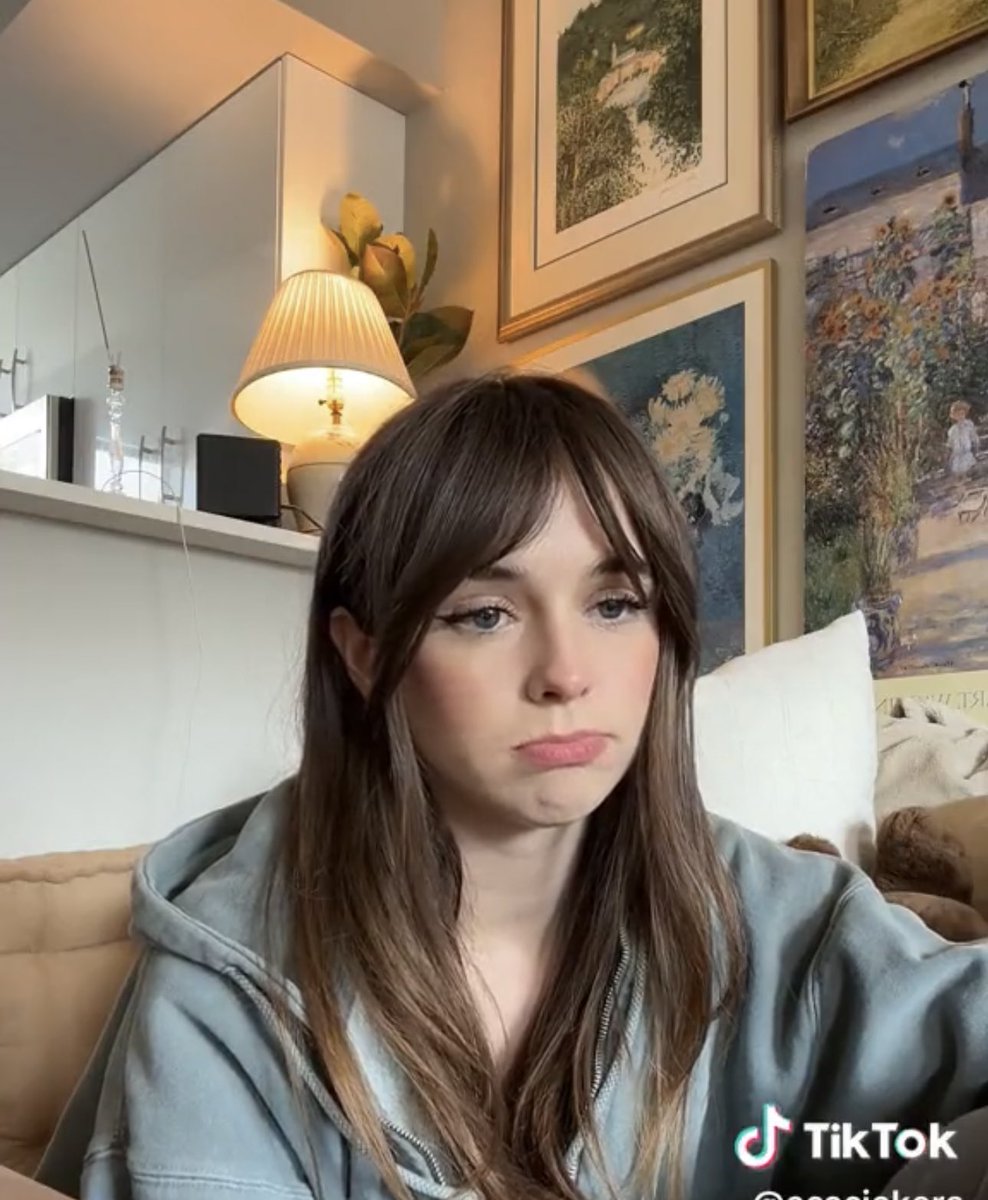 AC_Snark's tweet photo. i don’t know how to explain it but acacia’s faces at this point of the last video just seem so weird. she’s clearly preoccupied with being perceived as pretty which given the topic of this video, is REALLY fucking weird https://t.co/Y1fMF4YXol