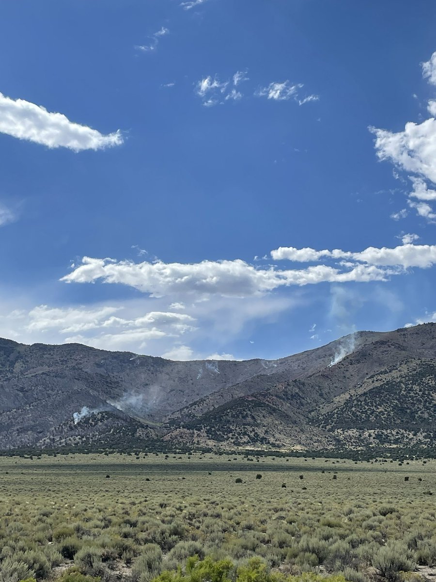 UtahWildfire's tweet photo. #BettridgeFire is 613 acres and remains 10% contained. Fire behavior this afternoon has moderated, with isolated group torching &amp; short range spotting. Crews continue to utilize air resources to improve fire line. The Northern UT Type 3 IMT will take command tomorrow July 30th. https://t.co/qD7BVnWtkR