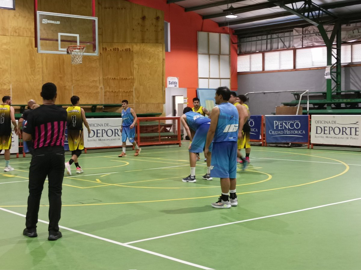 basketzoom's tweet photo. 🏀⛹️‍♂️⭐ 💪 Buena jornada matutina de Sabado en Liga de Basquetbol Copa del Gran Concepción 2023. Varones todo competidor.
⚡Triunfo de Zoom (75) frente a CD. California de Coronel (53). En el Gimnasio Municipal de Penco.

#copaconcepcion
#concepcion
#apertura
#Basketzoom #mulchen https://t.co/NQV3D1Z5y3