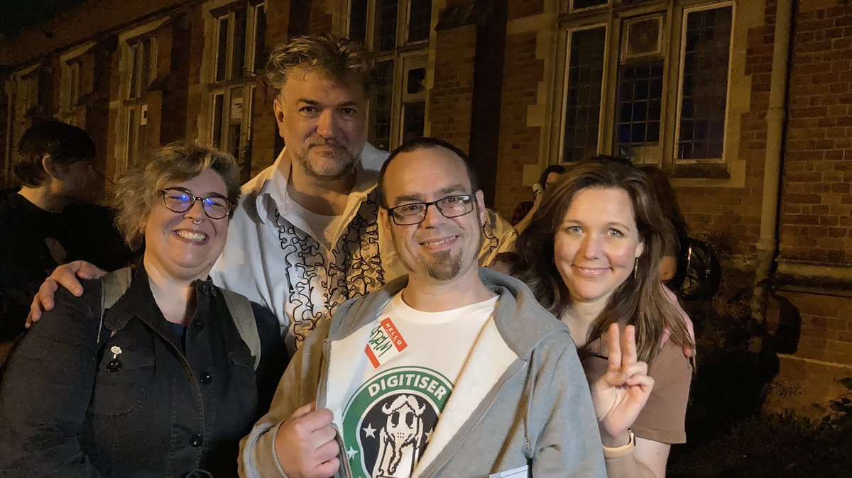mistercourt's tweet photo. Meet & greet #DigiLive and my alien protection device - thankyou Sanja, I feel safer already x @ChestersKaren @mrbiffo https://t.co/cdWO7Vtpf9