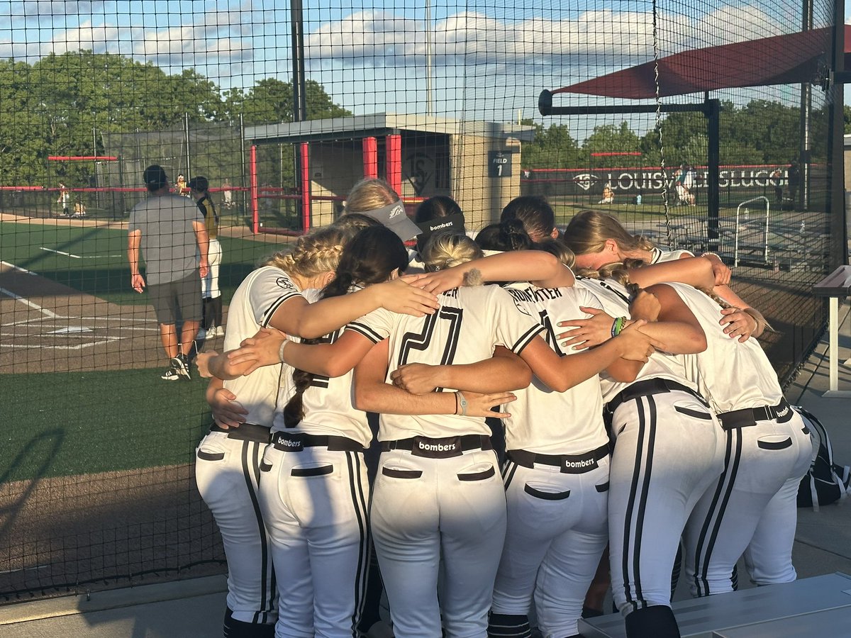 INBombers06's tweet photo. Girls played their hearts out for each other all tournament.  Clutch hits up and down the lineup and amazing pitching performances led to a 6th place finish out of 84 teams at the PGF Midwest Championship. #allgasnobrakes https://t.co/CwkmTUmffr