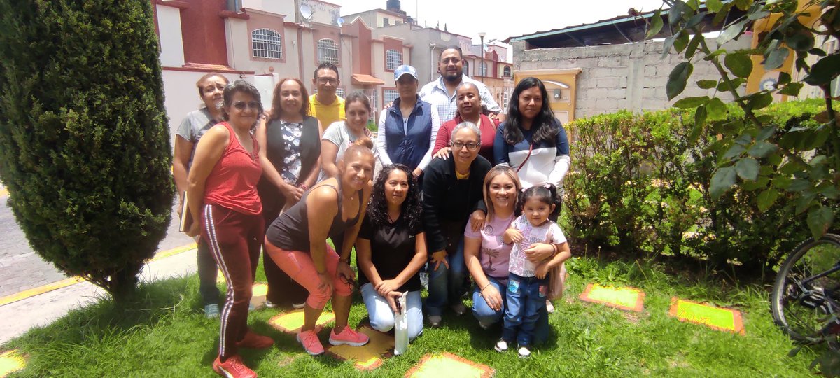 JesusEDistrito6's tweet photo. Un gusto compartir su alegría con grandes Amigas #LasAmericas #LlanodelosBaez #JardinesdeMorelos por qué todos somos una #FamiliaADM #Ecatepec  #Distrito6 #EFM https://t.co/emnBukrPPK
