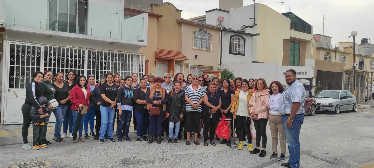 JesusEDistrito6's tweet photo. Un gusto compartir su alegría con grandes Amigas #LasAmericas #LlanodelosBaez #JardinesdeMorelos por qué todos somos una #FamiliaADM #Ecatepec  #Distrito6 #EFM https://t.co/emnBukrPPK