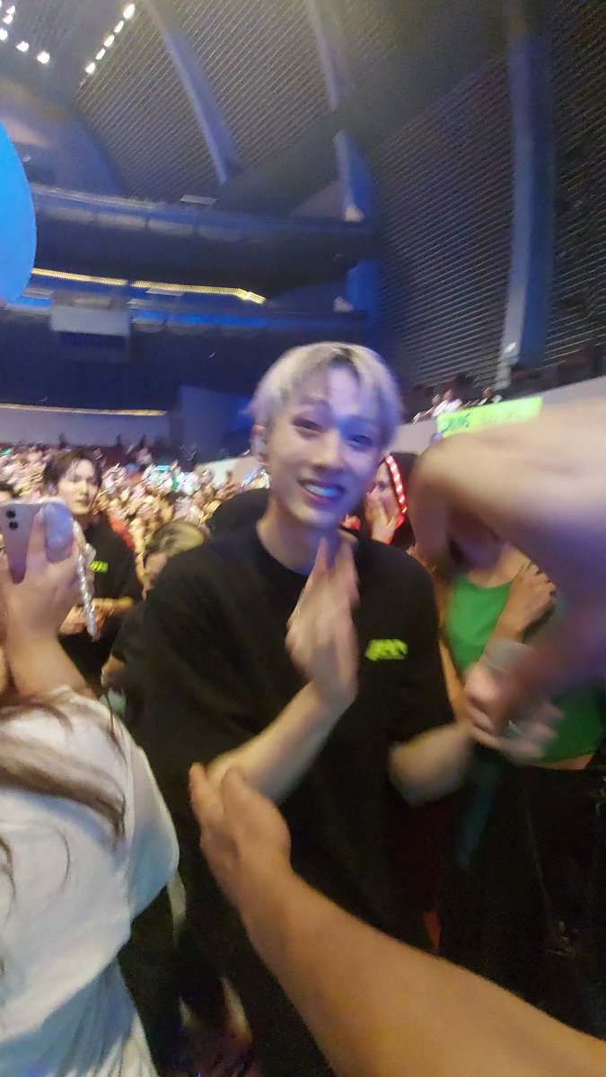 m83_____'s tweet photo. JIUNG Y YO HACIENDO UN CORAZÓN DEFORME 

TE AMO JIUNG ERES UN SOL ILUMINAS TODOOOOOOO 

#P1HARMONYinMONTERREY https://t.co/dr36JVtwVo