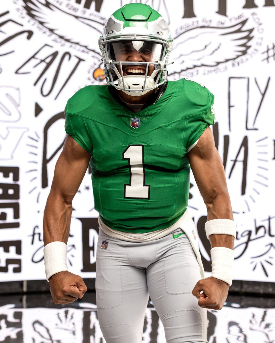 PFF's tweet photo. The best throwback uniforms? 

(📸 @Eagles) https://t.co/2MNfdU4tbR