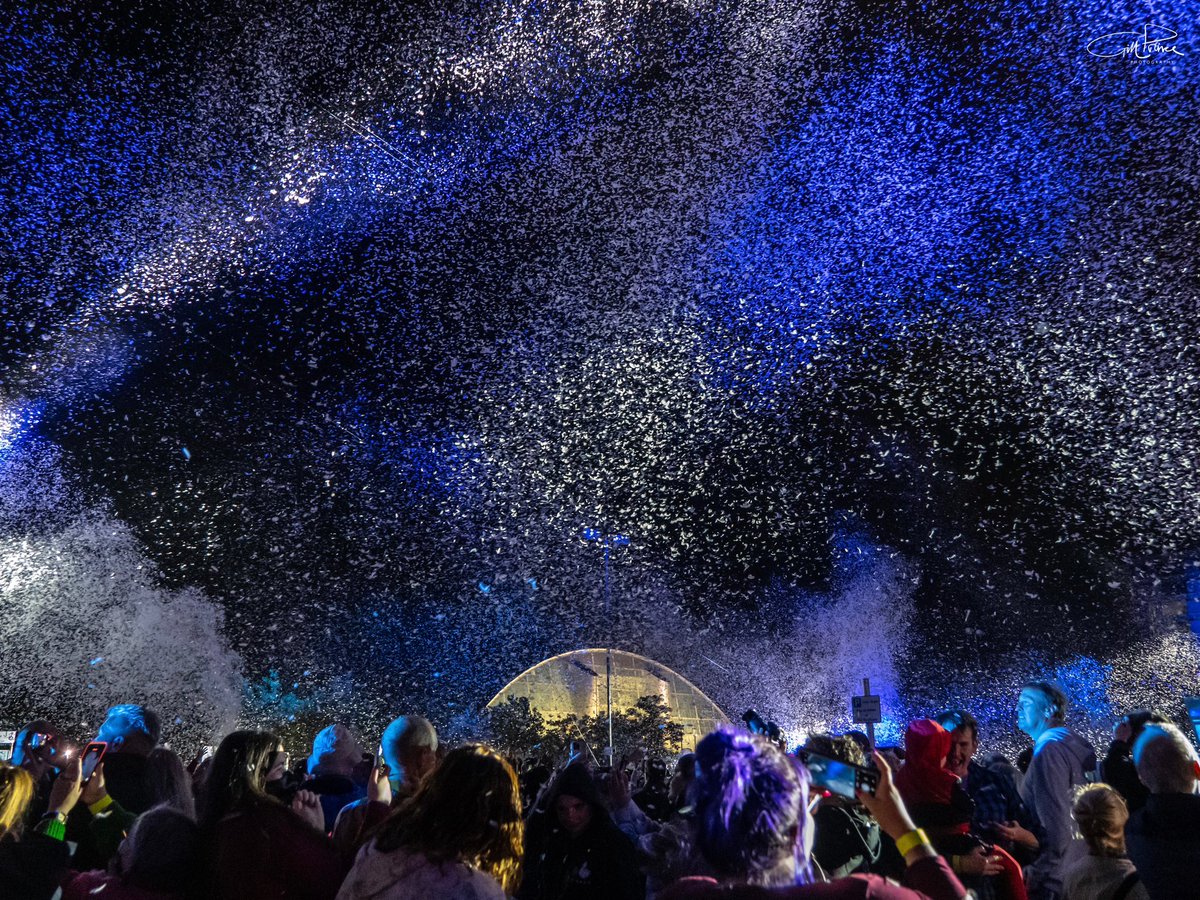 GillPrincePhoto's tweet photo. How amazing was that? And how lucky are we to live in #MiltonKeynes 😊 @IFMKfest @My_MiltonKeynes @DestinationMK @scenesfromMK @mkfuturenow @XscapeMK #gratteciel #placedesanges https://t.co/zGcwgwn4Bl