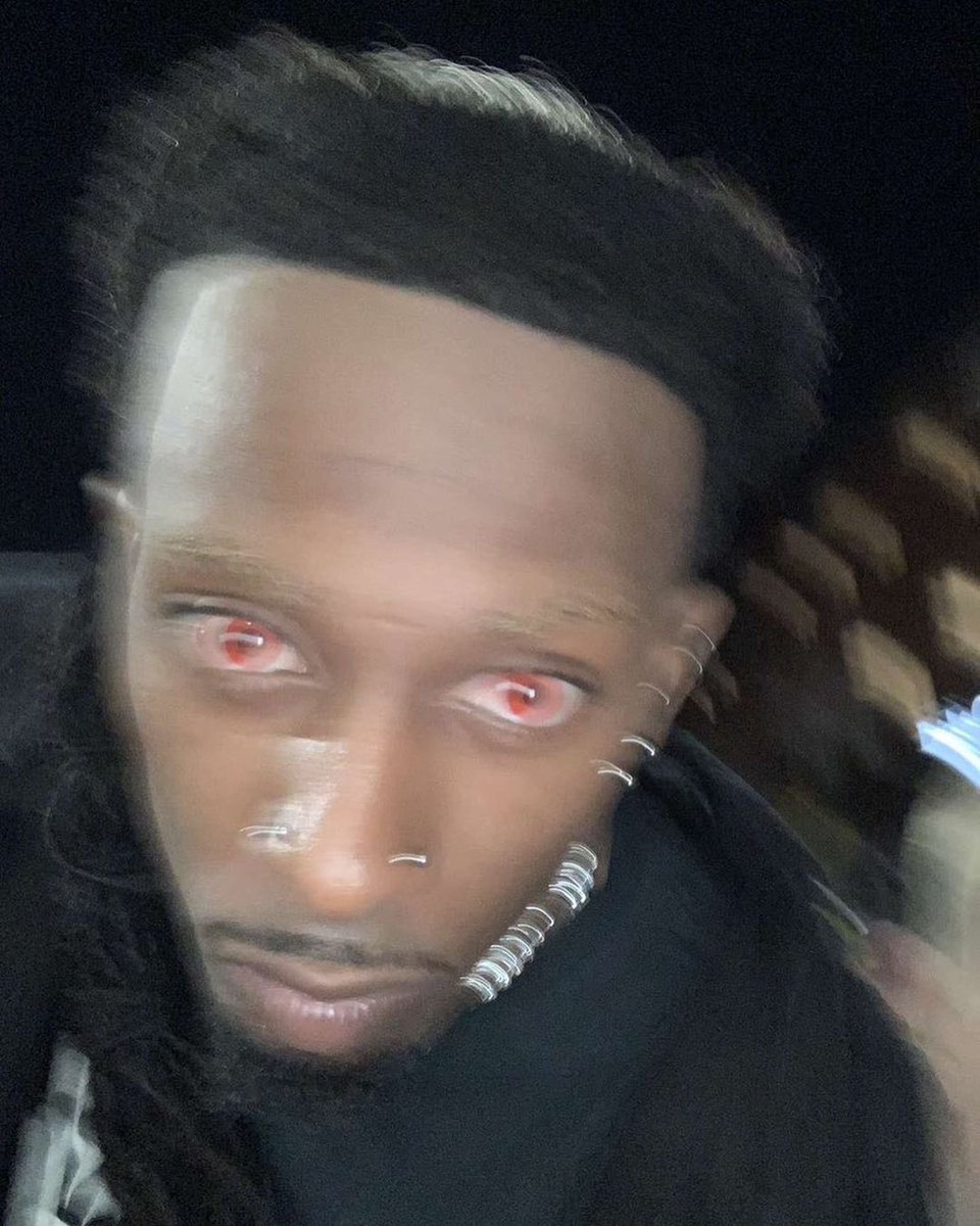 Lidestyworld's tweet photo. Carti realistically can outsell Travis https://t.co/ef5x599otG