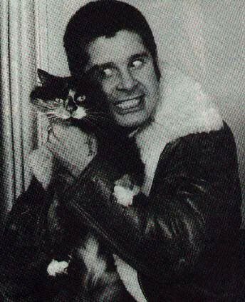 crockpics's tweet photo. Ozzy Ozbourne with his cat, 1979. https://t.co/ypQ15UY5ux