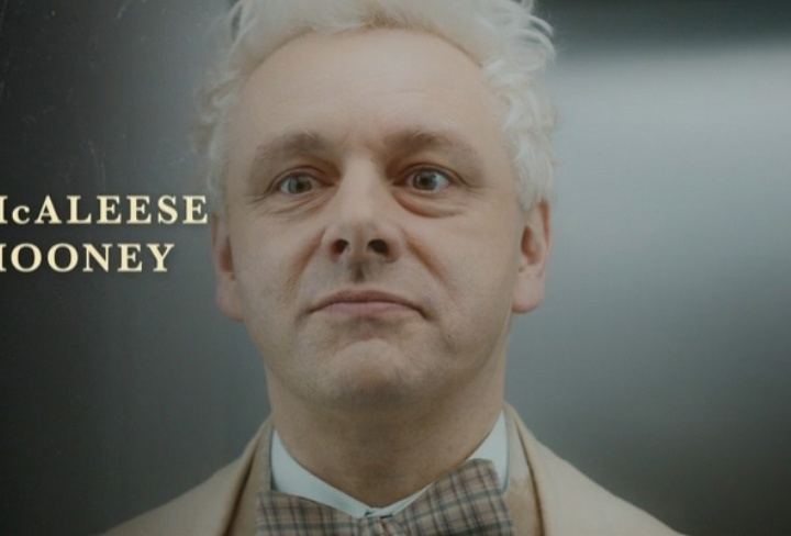EvaOwsen's tweet photo. #GO2SPOILERS #GOS2SPOILERS #GoodOmens2Spoilers 

Michael Sheen deserves an Emmy just for THIS SCENE IN ELEVATOR.
His level of controling his favial expressions is very high🔥🔥🔥❤️❤️ https://t.co/SkWWBuTcJq