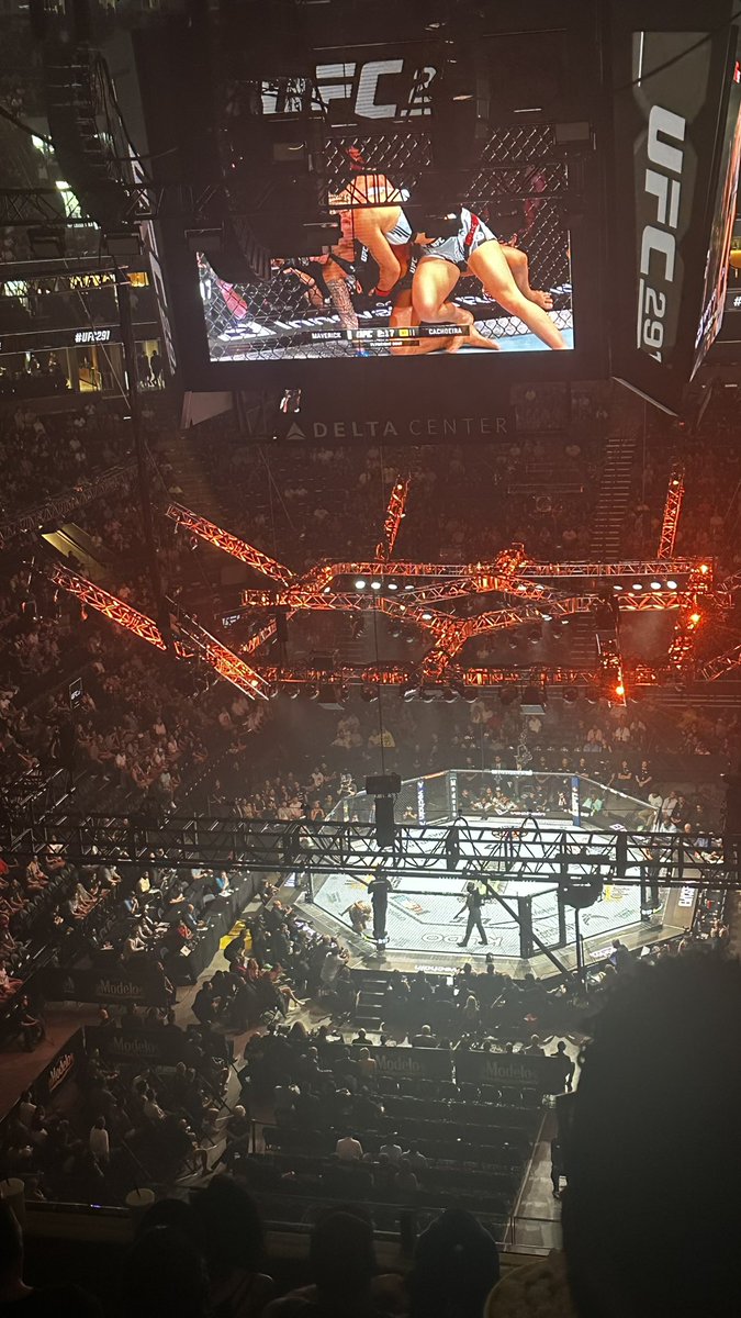 staggassi's tweet image. Double screwed at #UFC291 Lightbar in the way of the octagon and can’t even watch the big screen with ANOTHER lightbar in the way. Anything we can do here @ufc @RyanQualtrics @deltacenter  very disappointed right now