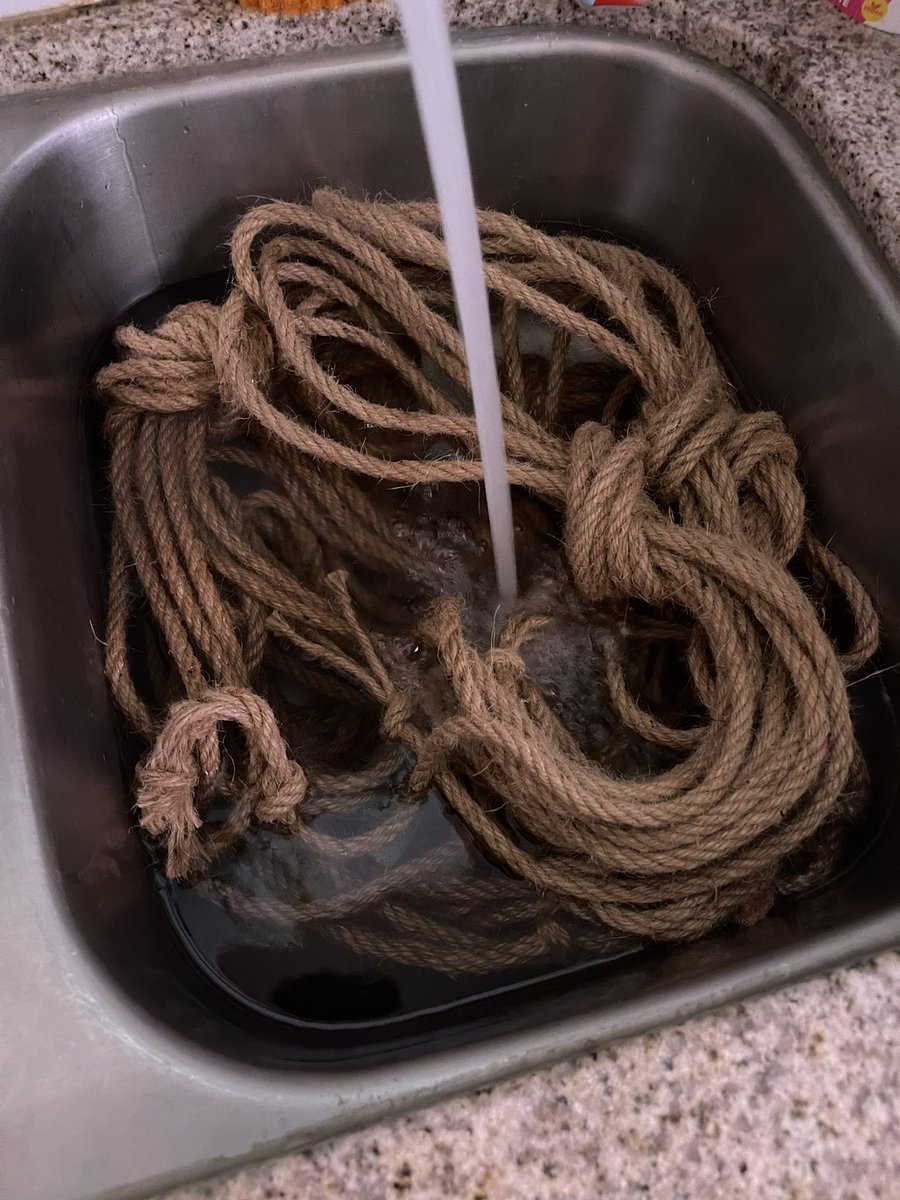 RonanMoonflower's tweet photo. Measuring, cutting, dyeing and treating a new rope kit.
Jute Soup! https://t.co/Tl0kayA4mB