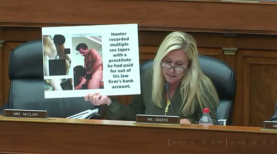MentirasTrump's tweet photo. @JesseBWatters Jesse Watters liked Hunters nude pictures. https://t.co/Ecw73QEC3m
