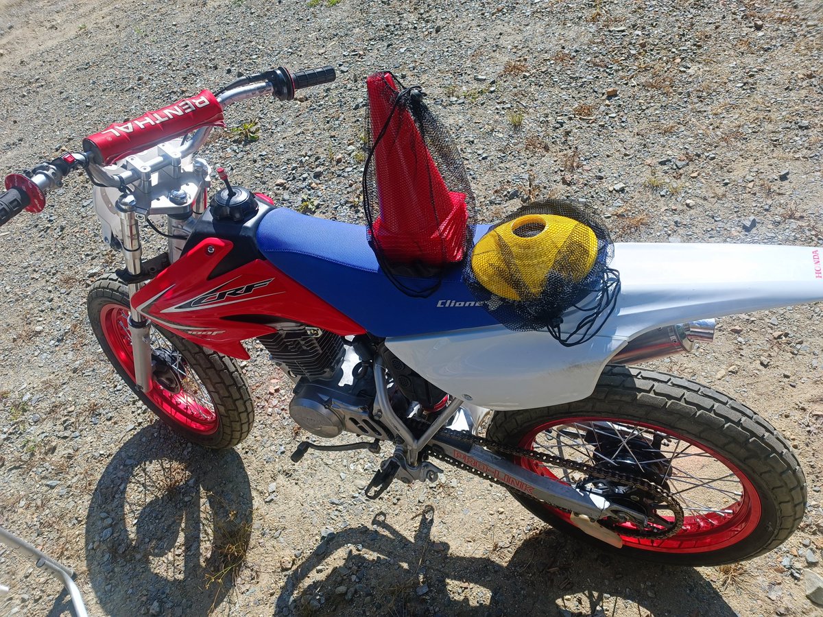 mokohimataan's tweet photo. マーカーとミニコーンポチりました。
先日のスクールでマーカーが置いてあって
すごくわかりやすかったから。
こっそり置いちゃお！

#フラットトラック
#オートパーククワ https://t.co/e8B6Lbq70i