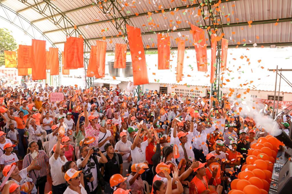 sarayrbechara's tweet photo. ¡El cariño de Lorica se siente en cada rincón al visitarlo!
Hoy acompañamos al candidato a la alcaldía @edwinjattin del #MovimientoJattinismo.
Todo nuestro apoyo desde @partidodelaucol para él.
Lorica merece un porvenir próspero y brillar nuevamente como el tesoro del caribe. https://t.co/eLIRYdoimL