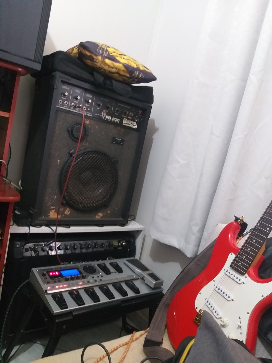 ondasdistantes's tweet photo. Fui convidado pra ir num estúdio pela primeira vez para gravar algumas músicas
Aguardem... https://t.co/GacDBiOKVl