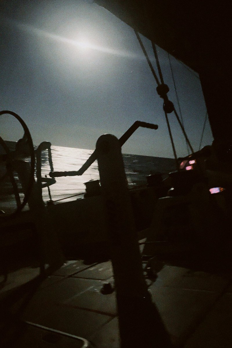 Ahmadisailing's tweet photo. يك شبه ديگه وسط اقيانوس…
Magical night out there..

#sea #sailing #boating #vor65 #ocean #sail #yachting https://t.co/wIeXfoxKdL