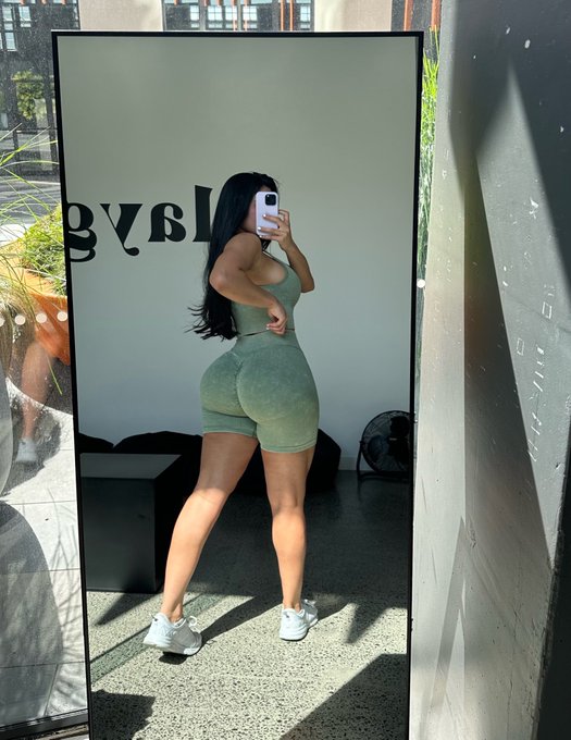 love a good booty pump https://t.co/FEWfKqwISh