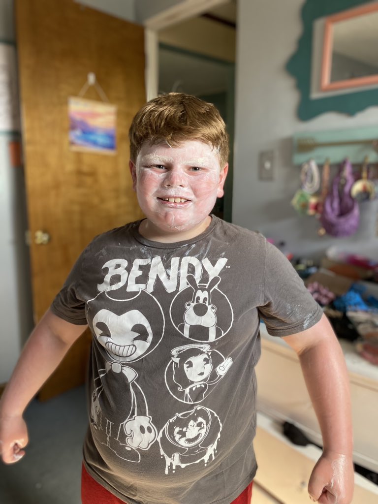 steffweber41's tweet photo. When you tell your strawberry blonde ginger boy to make sure he puts a sufficient amount of sunscreen on before he goes swimming … 😆💚  #irishboy https://t.co/RHSuOUzoQo