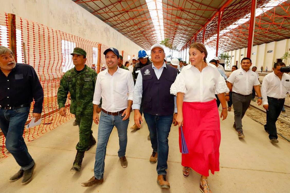 RenanBarrera's tweet photo. Junto con el Gobernador @MauVila supervisamos los trabajos de modernización de la @UNAYucatan. (1/2) https://t.co/oHGmU0NF5j