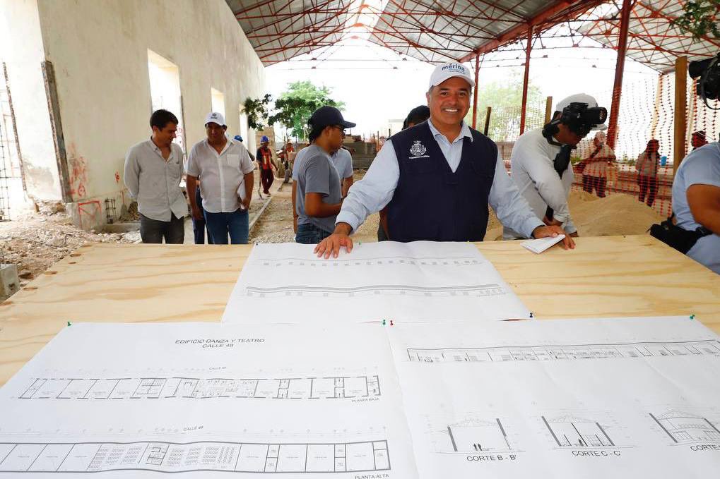 RenanBarrera's tweet photo. Junto con el Gobernador @MauVila supervisamos los trabajos de modernización de la @UNAYucatan. (1/2) https://t.co/oHGmU0NF5j